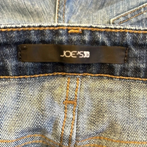 Joe’s Colletti medium wash raw hem lightly distressed 4-pocket skinny jeans. 28 - Picture 4 of 4